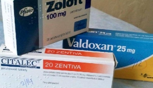 Strážníci předali sebevraha lékařům, jiný muž zemřel