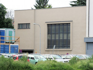 Synagoga v Brně je v polovině obnovy, dnes tam vítali novou oponu