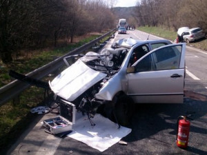 Na Vyškovsku zemřeli dva lidé v osobním autě po srážce s kamionem