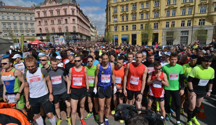 Větrný Brněnský půlmaraton ovládli domácí závodníci