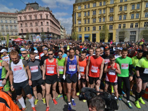 Větrný Brněnský půlmaraton ovládli domácí závodníci