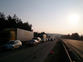 Nehoda čtyř aut na 111. km D1 zastavila provoz ve směru na Brno