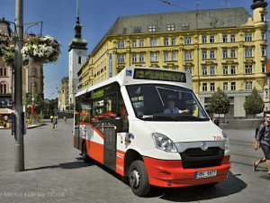 Přes hvězdárnu a vily na Špilberk. Minibusem