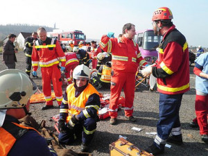 U Znojma cvičili záchranáři pomoc při hromadné nehodě cyklistů