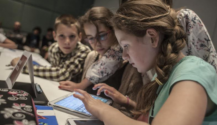  Praktickou ukázku výuky předvedli na konferenci žáci ze ZŠ v Liberci a Českých Budějovicích
