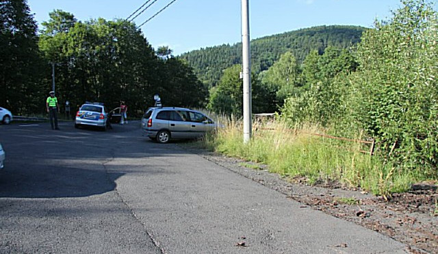 Policisté hledají v okolí Žebětína na Brněnsku střelce, který pálil na auto