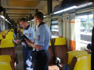 Policie při noční kontrole vlaků v Břeclavi zadržela 12 běženců
