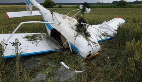 Zřícený ultralight, foto: firebrno.cz