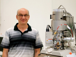Čeští vědci vyvinuli unikátní tubus elektronového mikroskopu