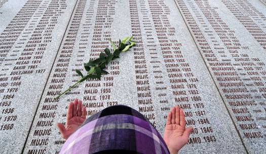Srebrenický masakr není ani po dvou dekádách jen historií