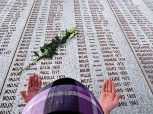Srebrenický masakr není ani po dvou dekádách jen historií