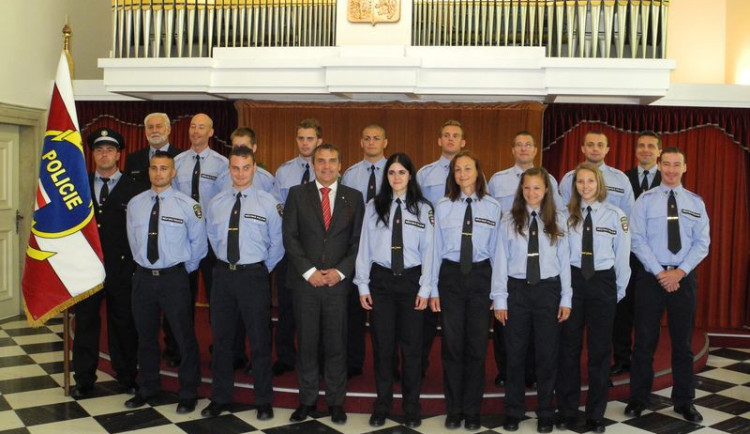 Společná fotka nových strážníků