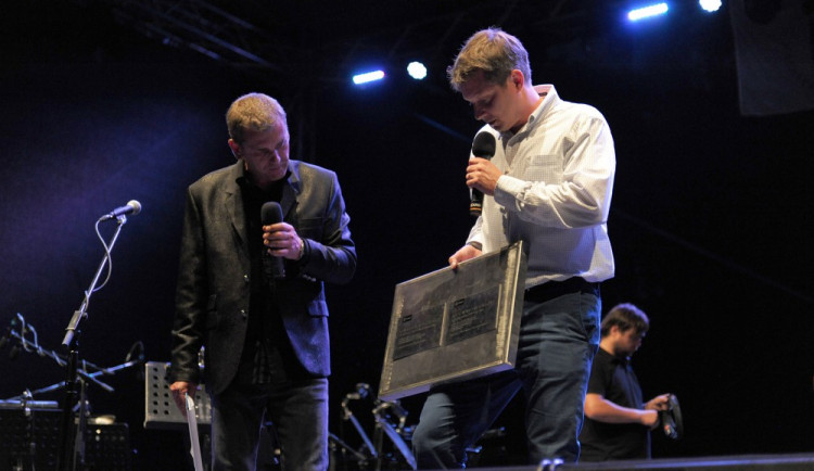 Slavnostní odhalení časové schránky