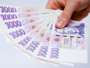 Minimální mzda se od ledna zvedne o 700 na 9900 korun