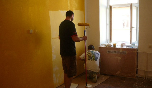 Firemní dobrovolníci vymalovali dětské centrum