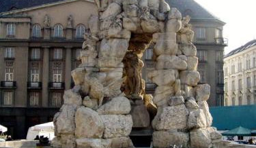 kašna Parnas, foto: www.suedmaehren.cz