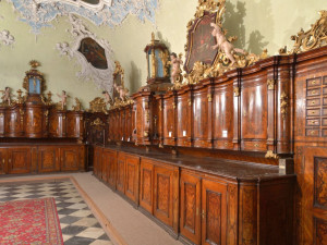 Unikátní mezinárodní spolupráce: Čeští a němečtí studenti se pustili do záchrany barokního mobiliáře. Čeká je více než 14 tisíc hodin práce