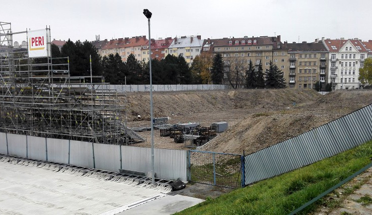 Město povolilo Kometě připravovat arénu pro zápas pod širým nebem