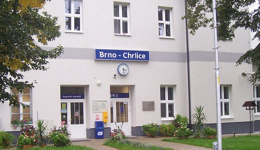 V Brně-Chrlicích zahynulo při vystupování z vlaku osmileté dítě