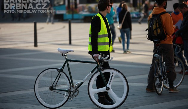 Cyklisté mohou do centra Brna, většina značek je přelepených