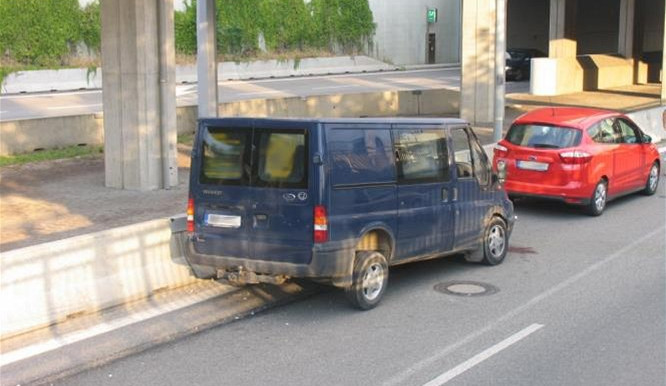 Řidič jaguáru dostal za vytlačení dodávky 15,5 roku vězení