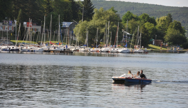 Město vybuduje na přehradě grilovací místa