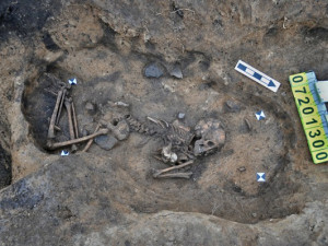Archeologové objevili v Modřicích hroby z doby bronzové