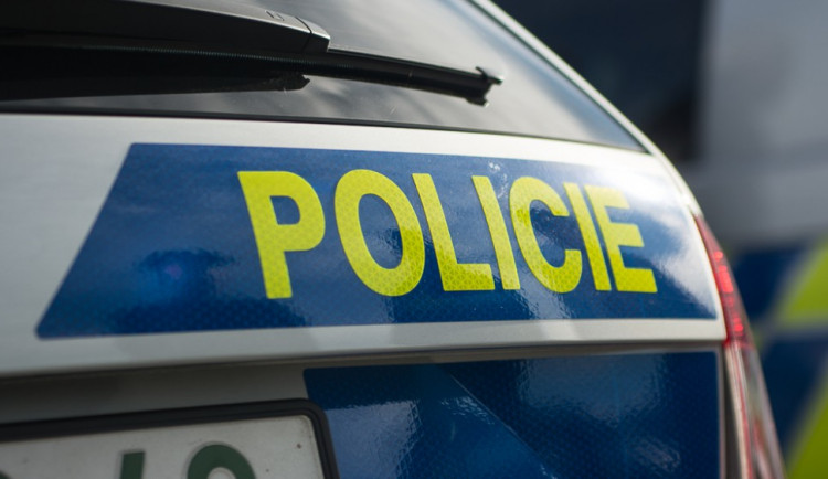 Policie stíhá ženu z Blanenska za pět hrozeb pumovými útoky