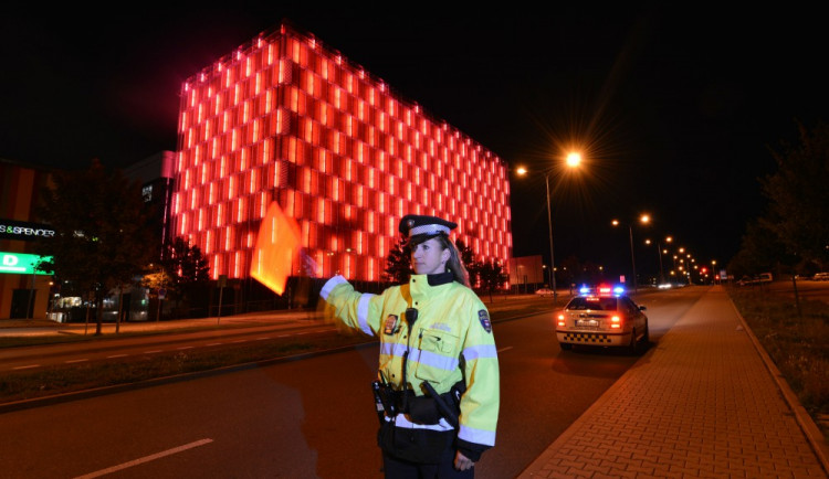 Senátoři chtějí městským policiím odebrat pravomoc k měření rychlosti. Strážníci protestují