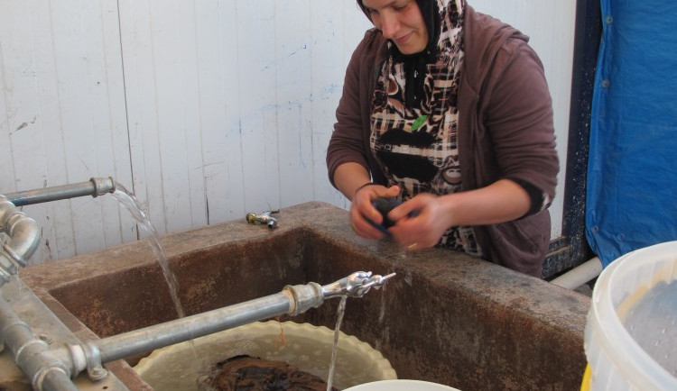 Prádelna v uprchlickem tabore