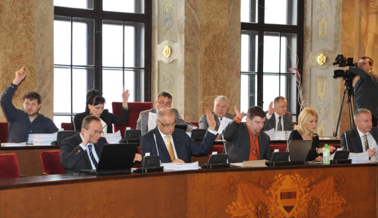 Zastupitelé schválili plán na sociální začleňování. Cílí na děti a lidi bez domova