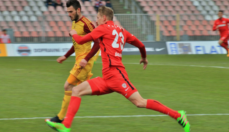 Zbrojovka i díky gólu po 14 sekundách hry porazila Duklu jasně 3:0