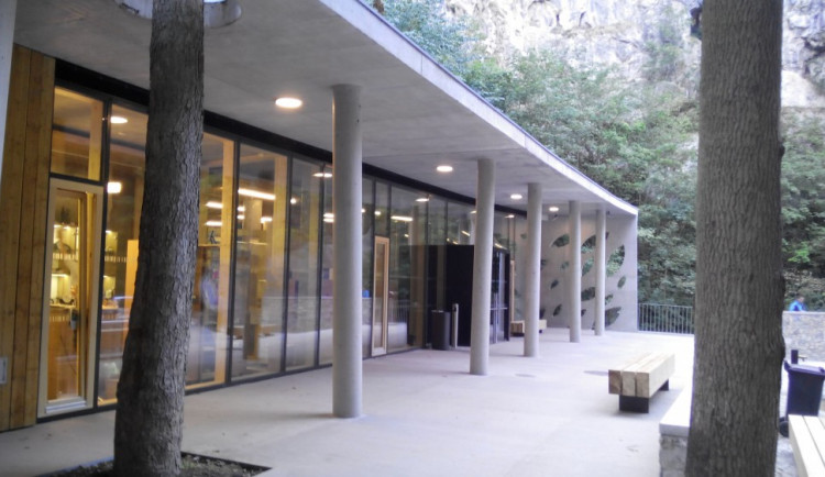 Vstupní budova do Punkevních jeskyní, foto: Nukleon.cz