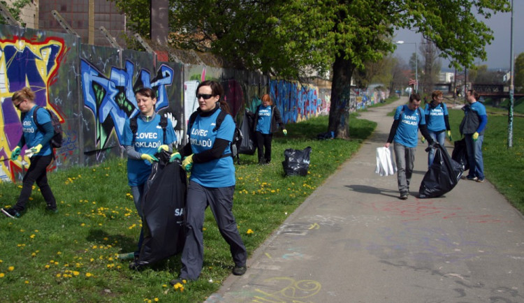 Zaměstnanci společnosti E.ON se zúčastnili úklidu v Brně, Zdroj: E.ON