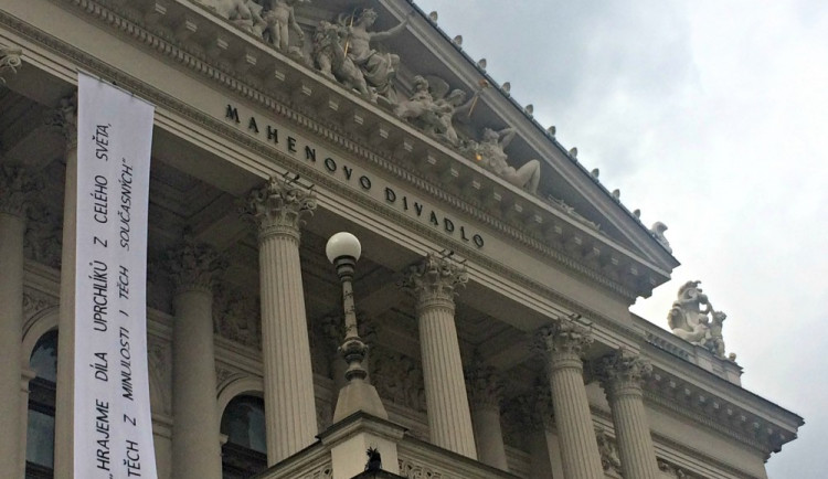 Plachta na Mahenově divadle, foto: Vítězslav Charvát