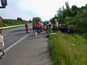 Při nehodě na D52 se zranilo 5 lidí