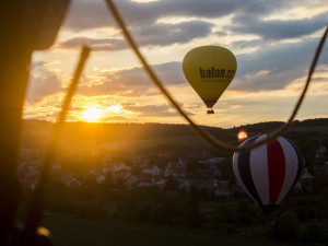 Fotoreportáž z letu balónem aneb vzhůru do oblak a korun stromů