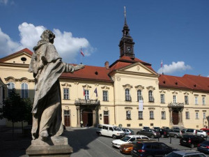 Nová koalice v Brně v dohodě chce levnější tramvajenku, sál i stadion