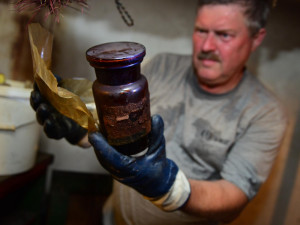 V domě v Nedvědici bylo přes deset tun chemikálií