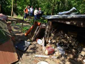 V domě v Nedvědici bylo přes deset tun chemikálií