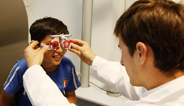 Děti z brněnského Klokánka dostaly nové brýle