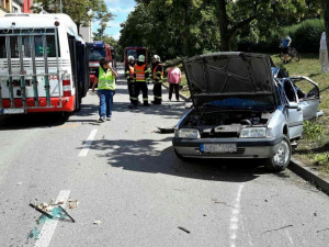 Dopravní nehoda autobusu a osobního auta