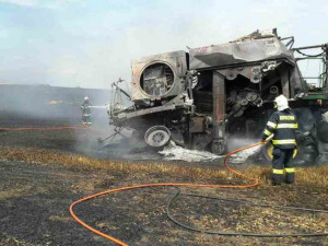 Na Brněnsku hořelo 30 ha pole a kombajn,škoda asi 7,7 mil.Kč