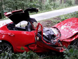 FOTO: Na Blanensku v noci zemřel motorkář, ráno se těžce zranil šofér