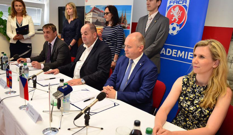 Kraj má nově svoji fotbalovou akademii. Poskytne zázemí pro talentované fotbalisty