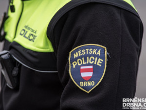 Sedmačtyřicetiletý agresor v Brně kopal, bil a škrtil o devět let mladšího muže. Nechtěj jsem, aby usnul, hájil se