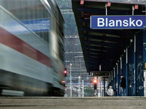 Na blanenském nádraží vstoupil muž do kolejí, srážku s vlakem nepřežil
