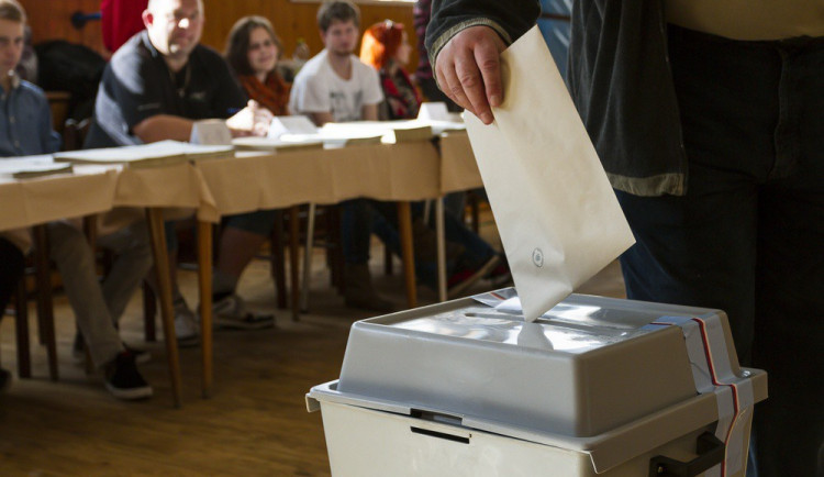 Skončily krajské a senátní volby. V Brně hlasovalo přes čtyřicet jedna procent voličů