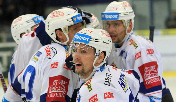 Kometa doma pěti góly smetla Liberec a vede tabulku ligy