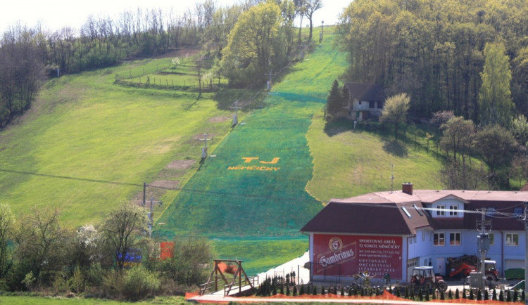 Lyžařský areál s umělým povrchem, Němčičky, zdroj: Turistika.cz